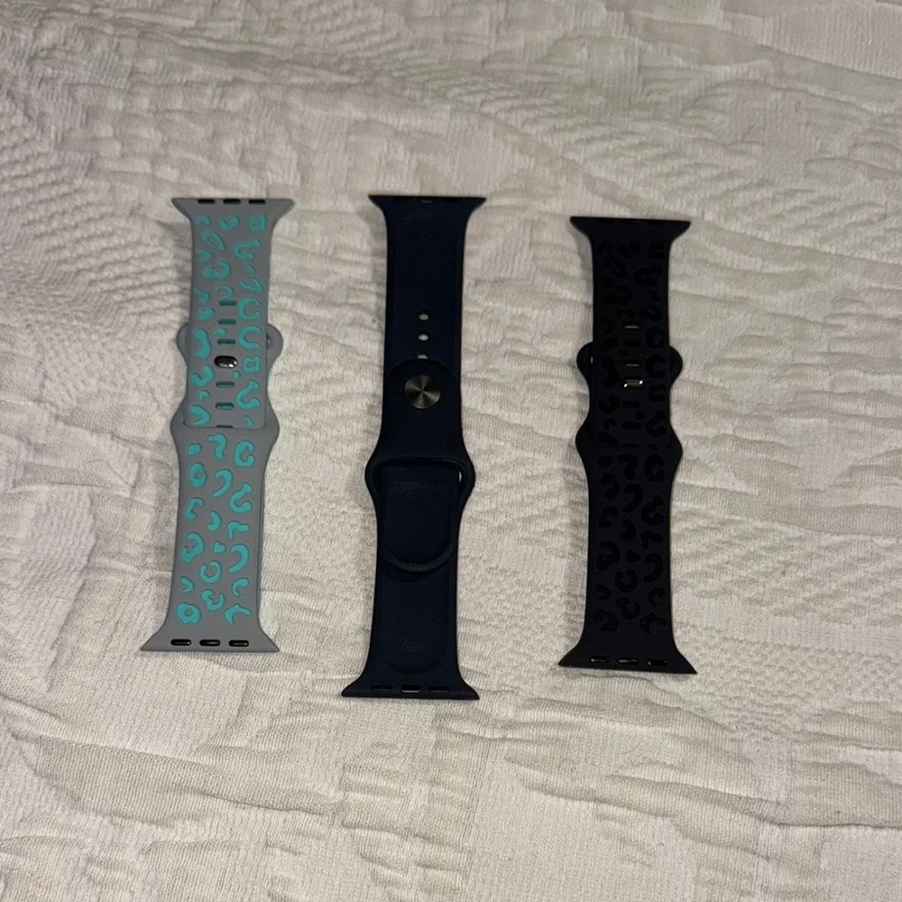 Source Unknown Black and Green Arm & Wristbands